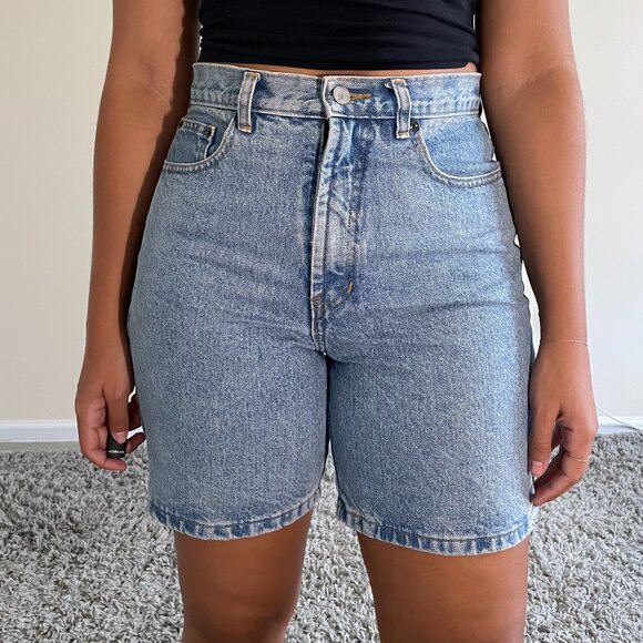 GAP Light Wash Denim Mom Shorts - Picture 1 of 3